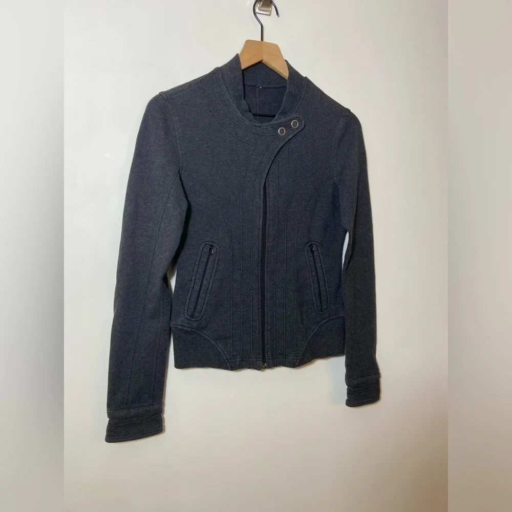 Lululemon Gray Heather Zipfront Sweatshirt Jacket Sz 6